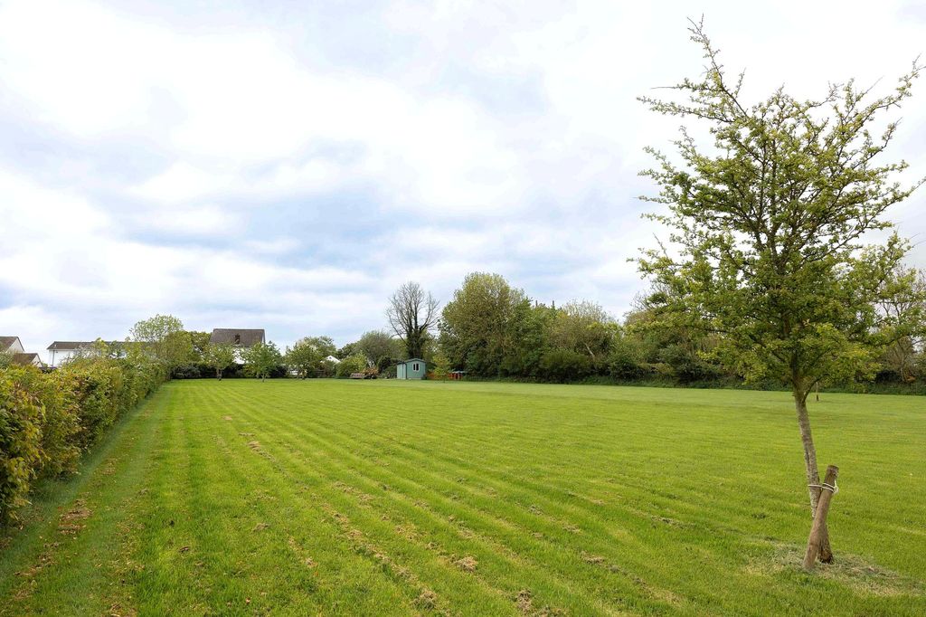 Property photo 2 of 40 Paddock