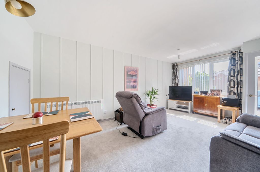 Property photo 2 of 12 1340020-6-689B501...