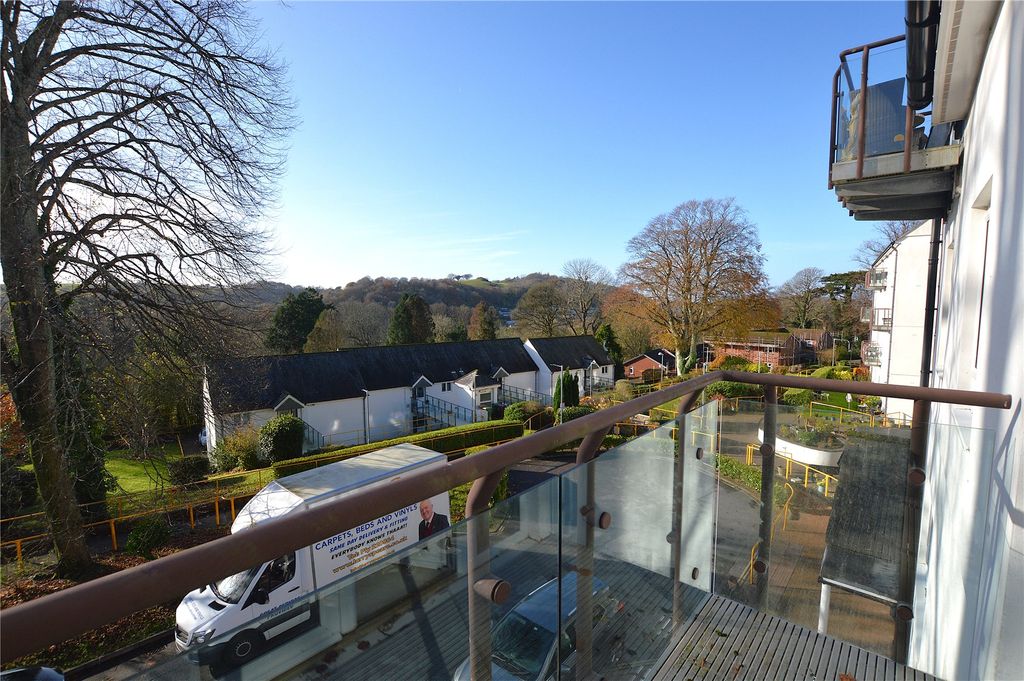 Property photo 2 of 17 Balcony/Outlook
