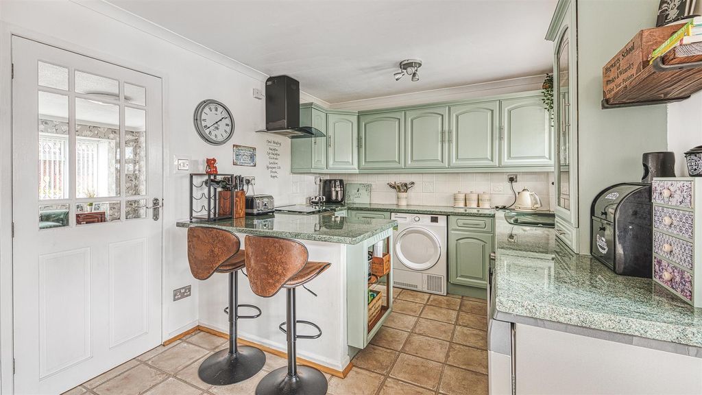 Property photo 3 of 24