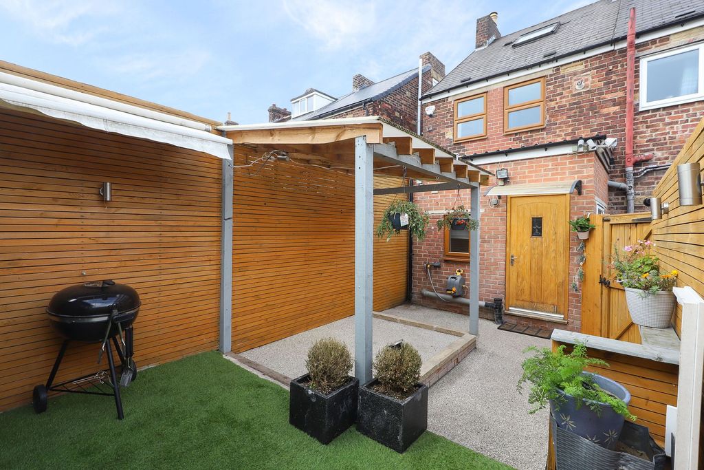 Property photo 3 of 20