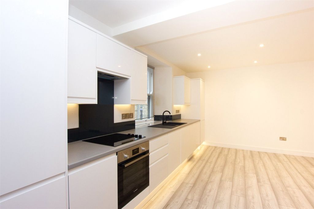 Property photo 2 of 9 Kitchen