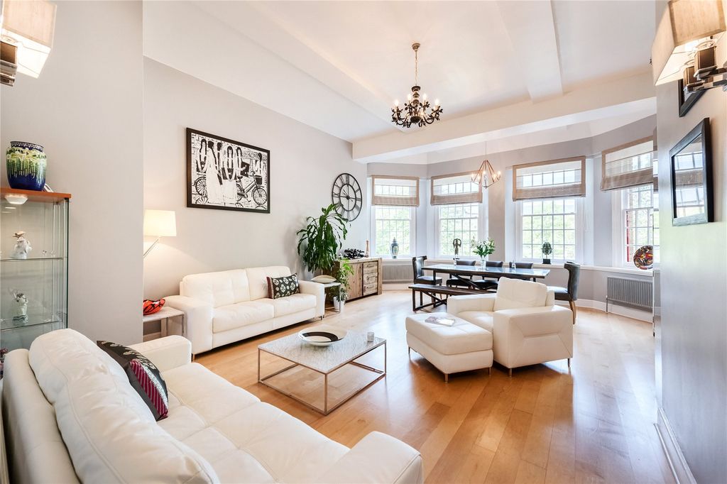 Property photo 1 of 17 Reception