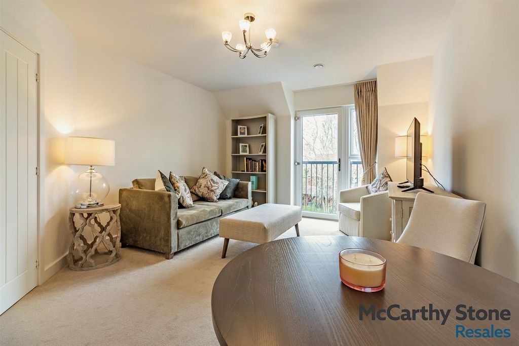 Property photo 3 of 38 8687839-Interior16-800.Jpg