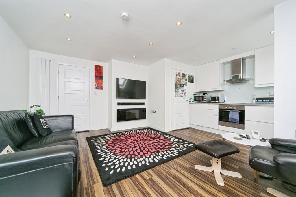 Property photo 3 of 15 Pbox-Img.Jpg