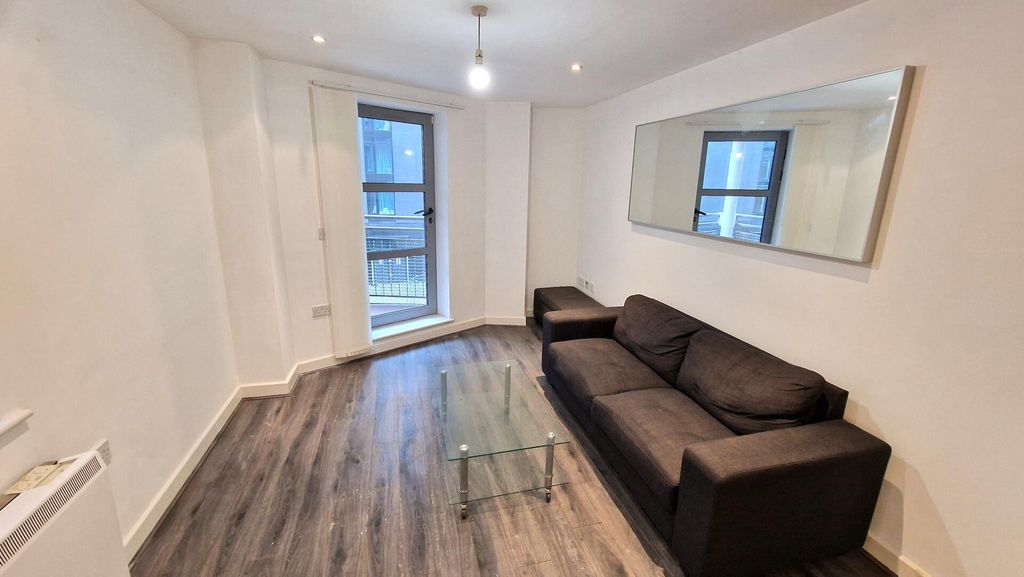 Property photo 3 of 31 Living Room