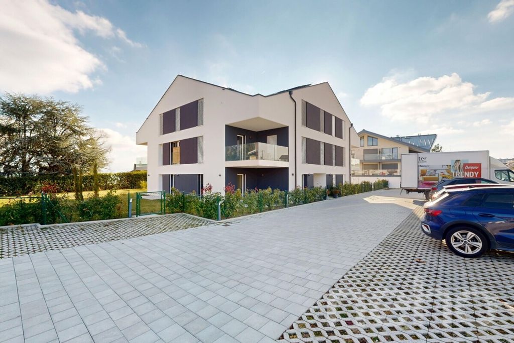 Property photo 3 of 8