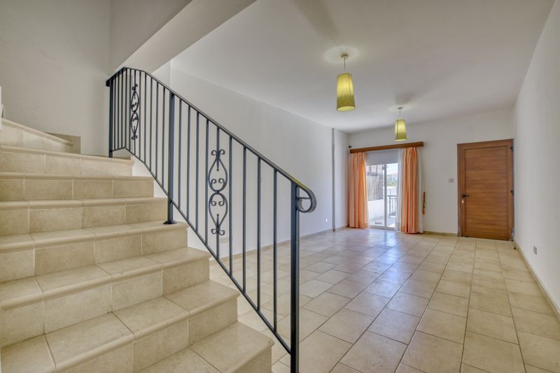 Property photo 3 of 17 Entrance And Lounge