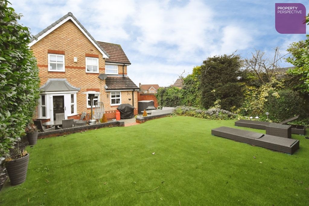 Property photo 2 of 17 Gardens