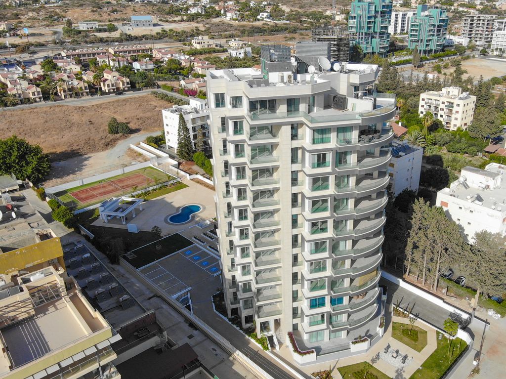 Property photo 2 of 27