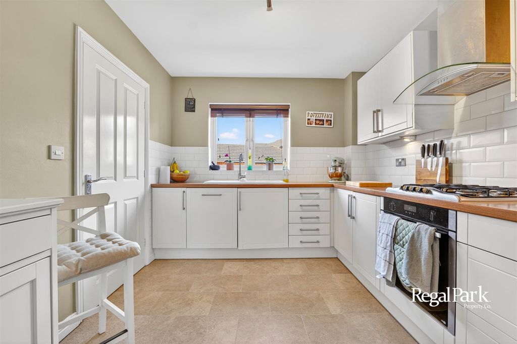 Property photo 2 of 30 Kitchen