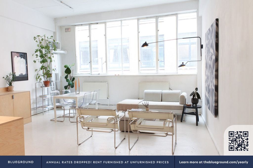 Property photo 3 of 21 Living Room