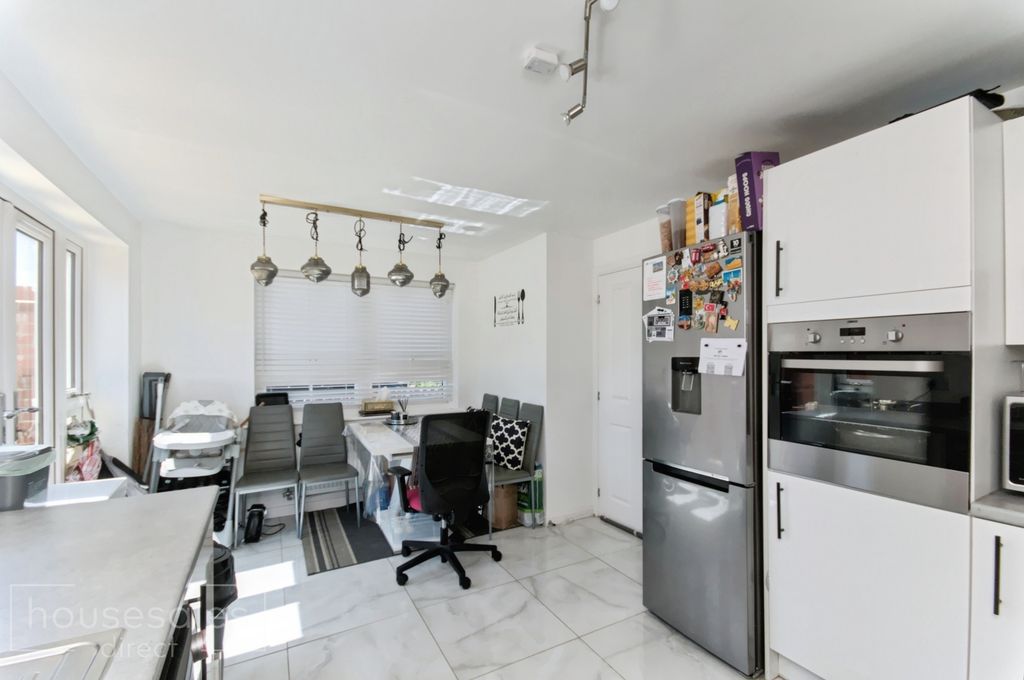 Property photo 3 of 21