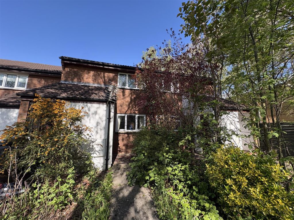 Property photo 1 of 11 Externally