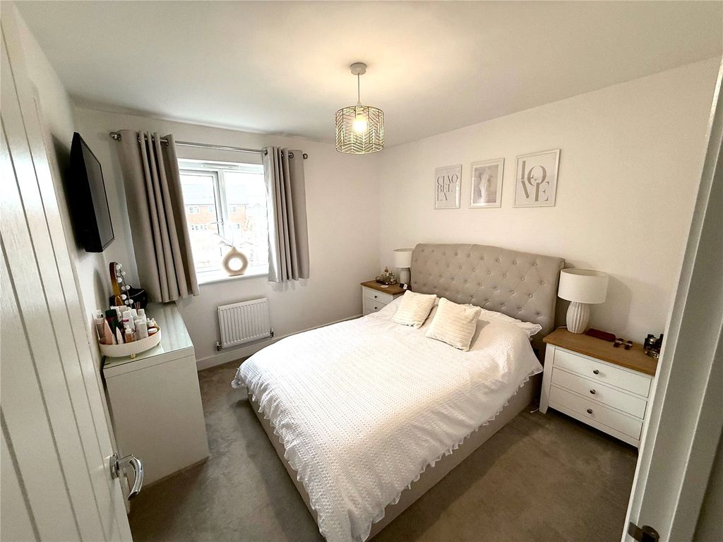 Property photo 2 of 14 Picture No. 11