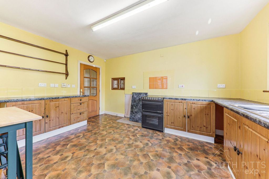 Property photo 3 of 37