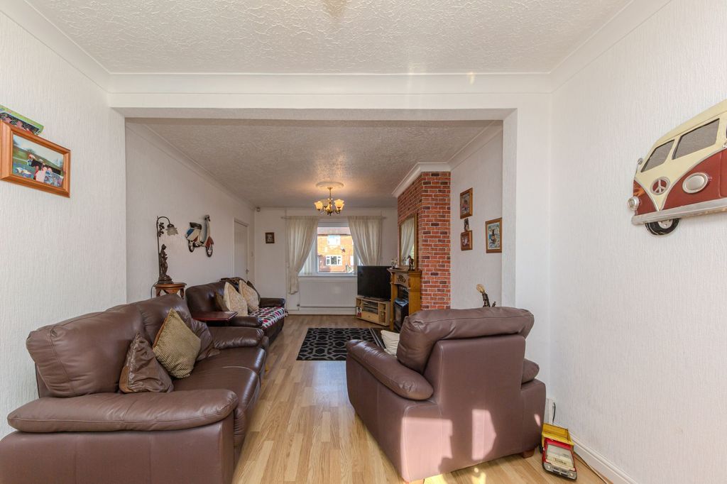 Property photo 2 of 20