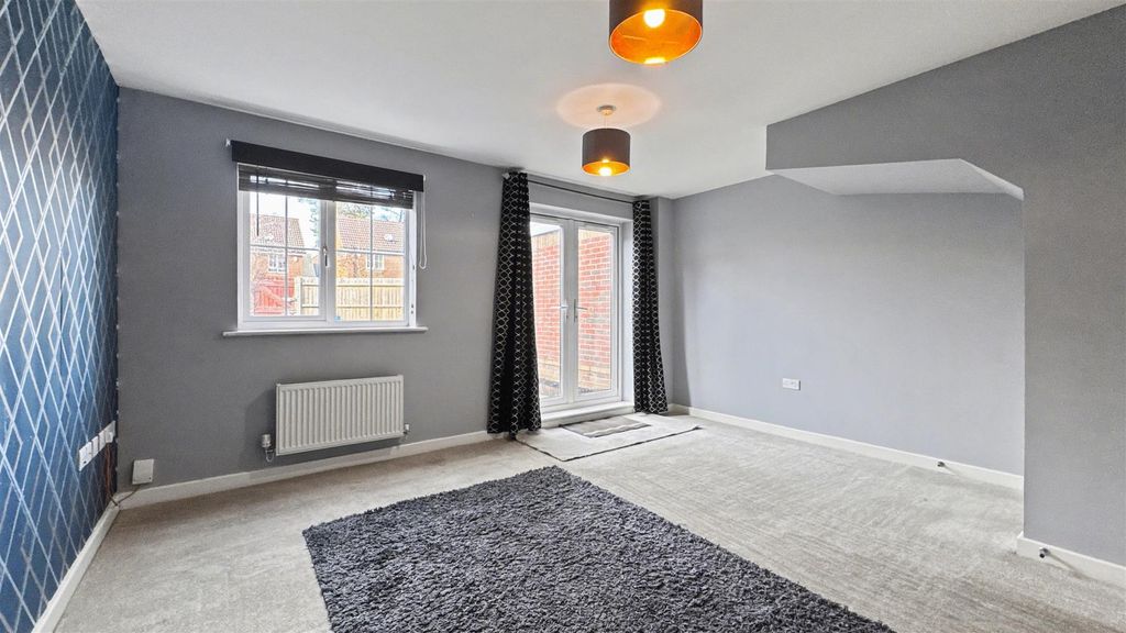 Property photo 2 of 11 Living Room