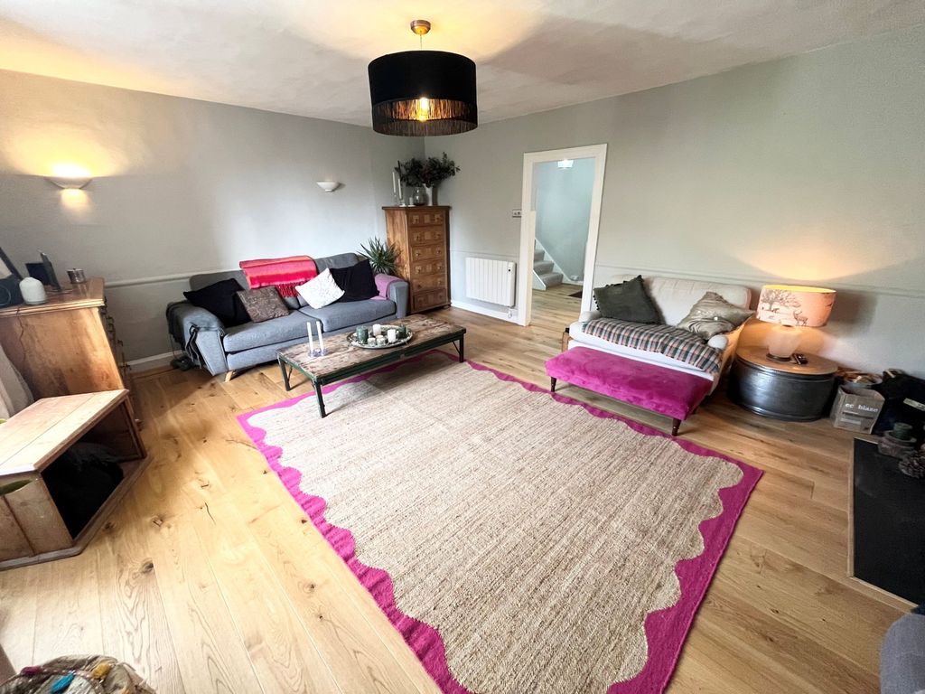 Property photo 2 of 30