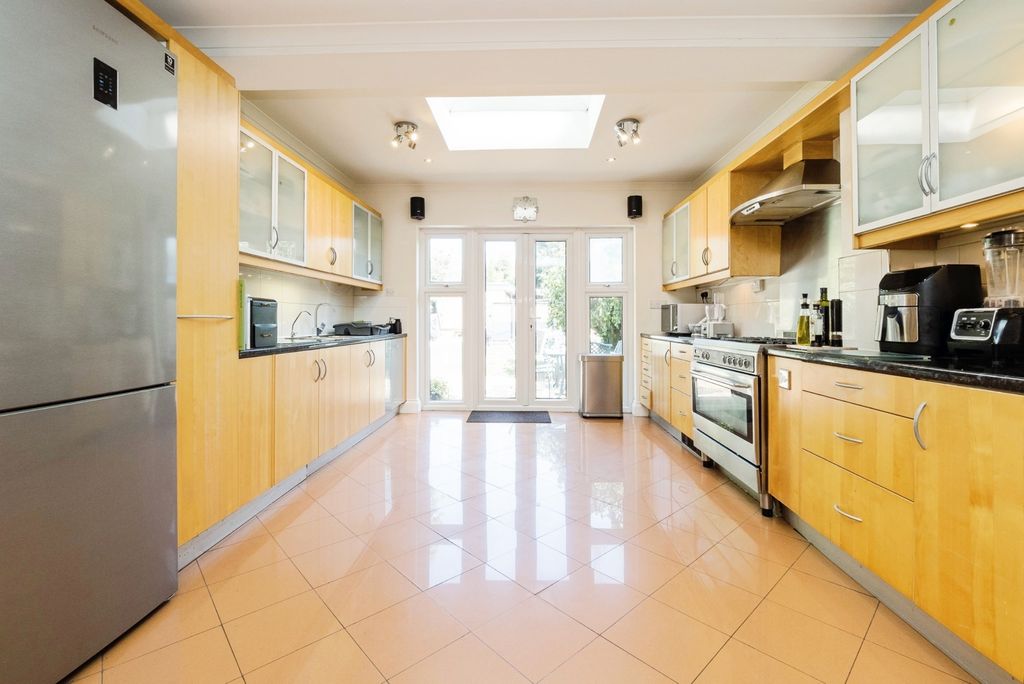 Property photo 3 of 17 Photo