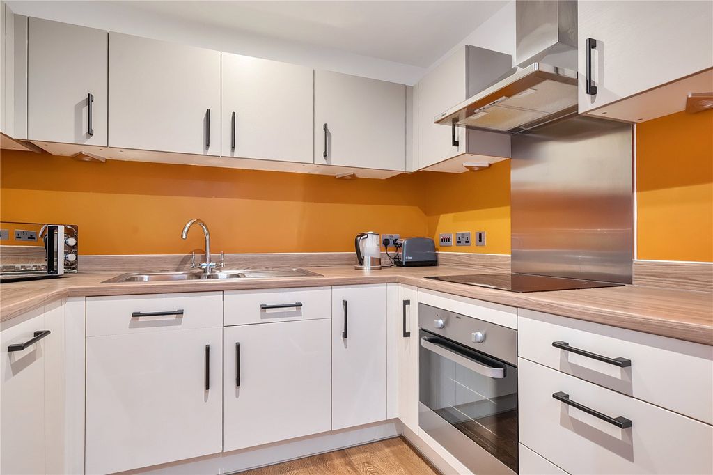 Property photo 2 of 11 Kitchen