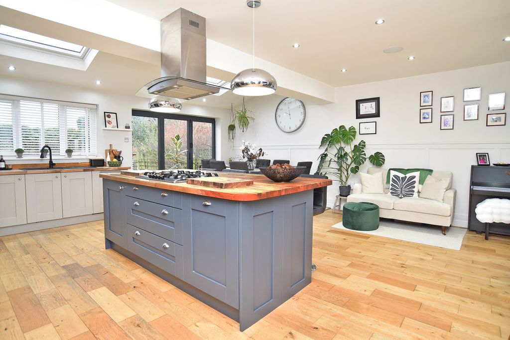 Property photo 3 of 24