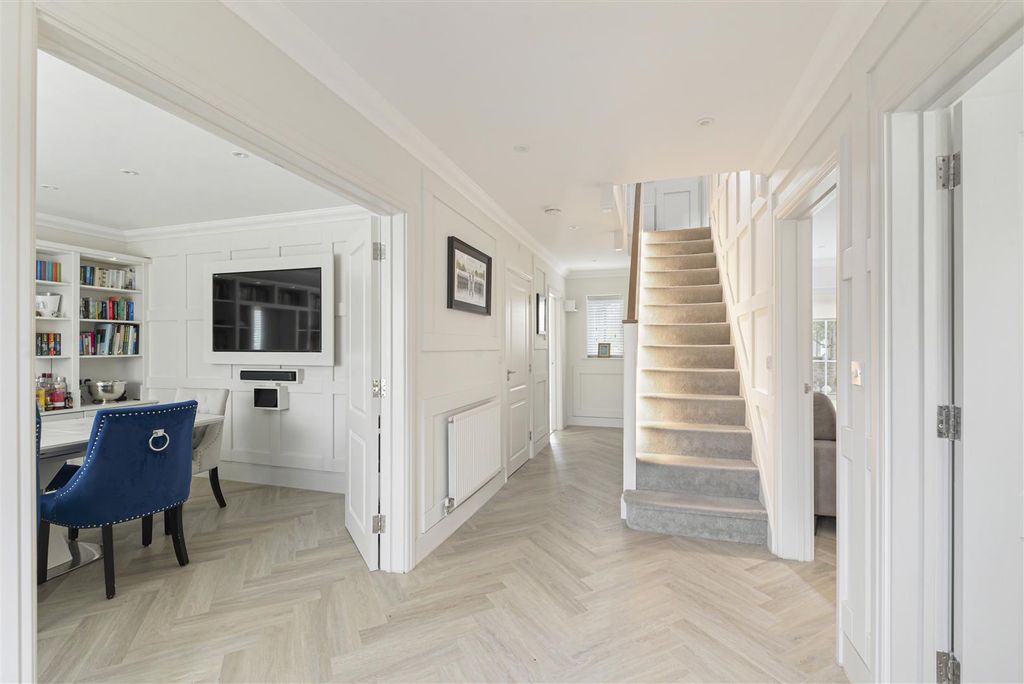 Property photo 3 of 32 84Beacon03.Jpg