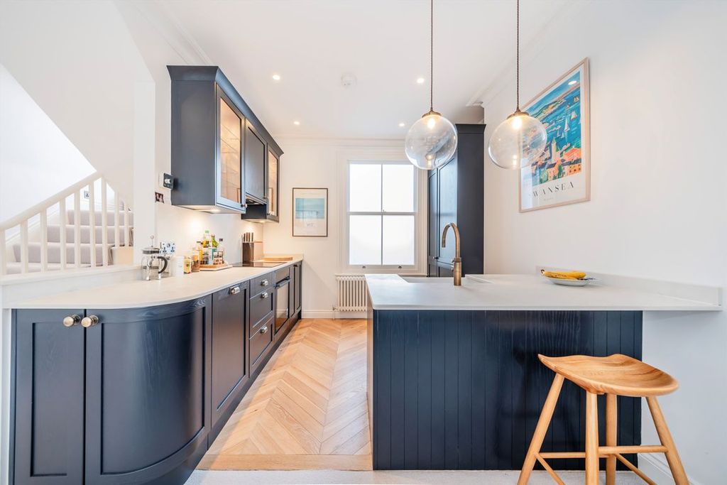 Property photo 3 of 8