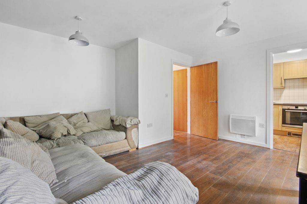 Property photo 3 of 8 Gallery