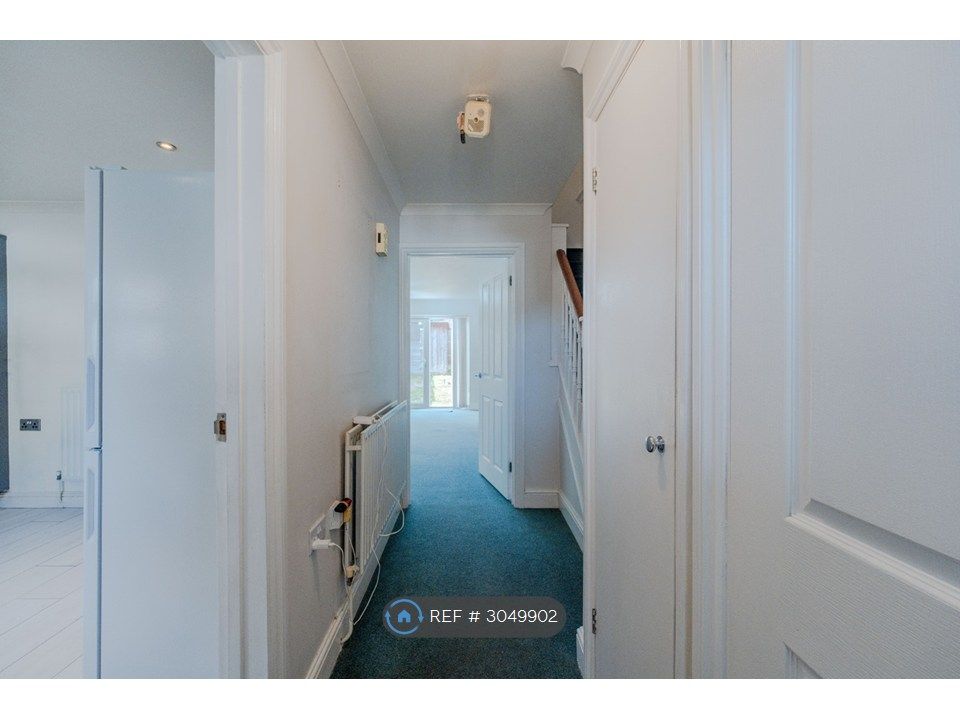 Property photo 2 of 27