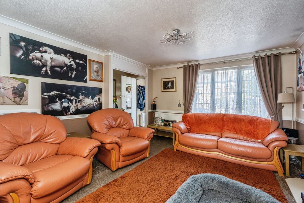 Property photo 3 of 19