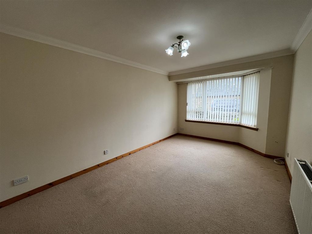 Property photo 2 of 14 Lounge