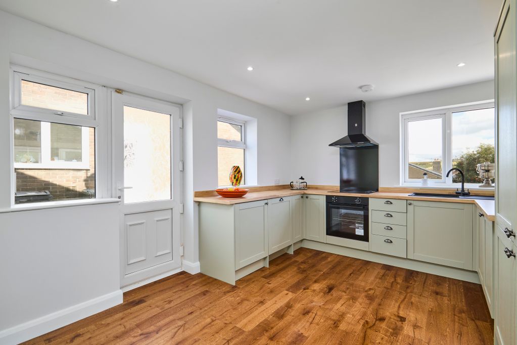 Property photo 3 of 24 Dining Kitchen