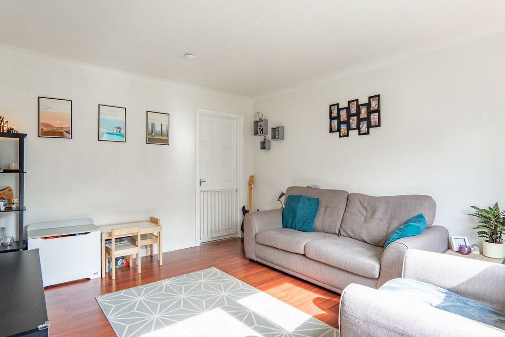 Property photo 2 of 28