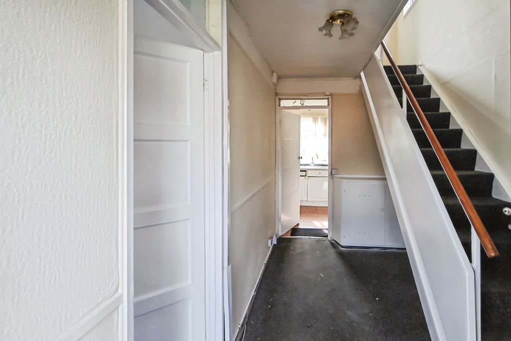 Property photo 2 of 19 Hallway