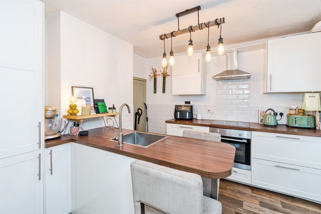 Property photo 2 of 21