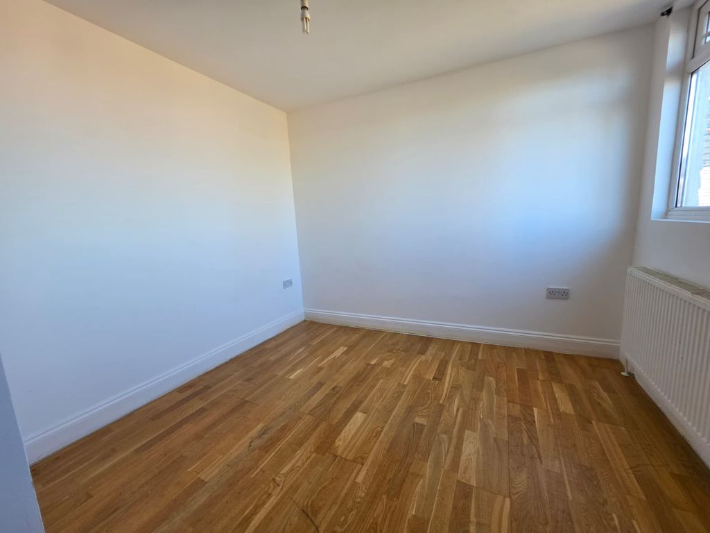 Property photo 3 of 7 Gallery