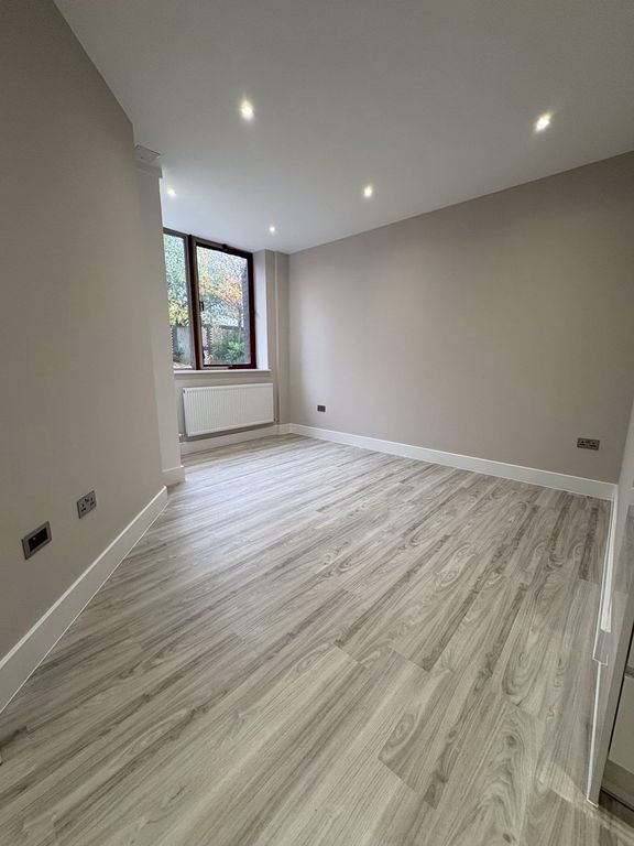 Property photo 3 of 7 Photo 8