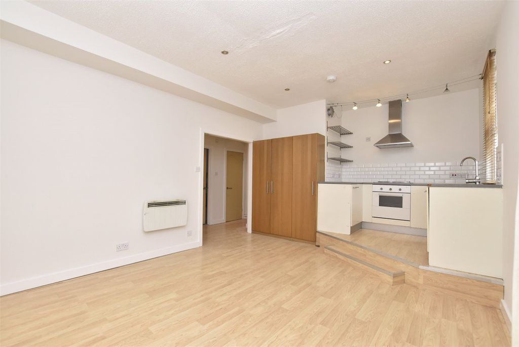 Property photo 2 of 10 Picture No. 21