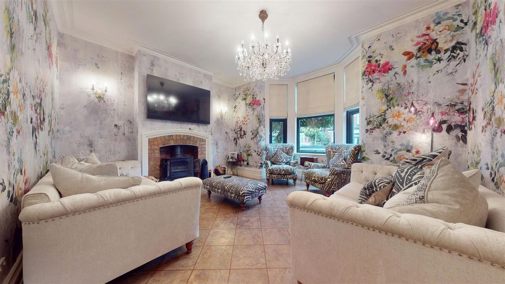 Property photo 2 of 38 Dentons Green Lane Living Room