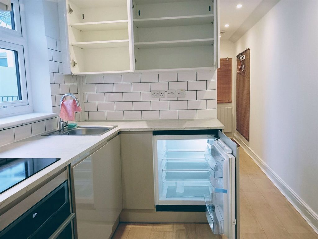 Property photo 2 of 8 Picture No. 10