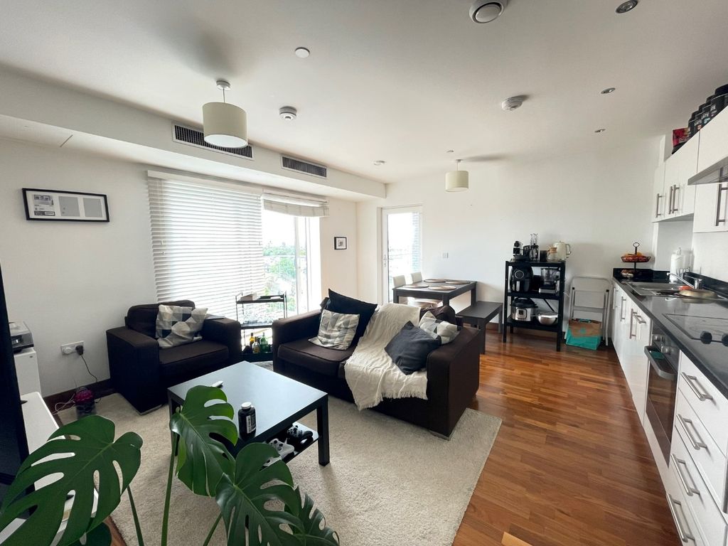 Property photo 2 of 17 780023