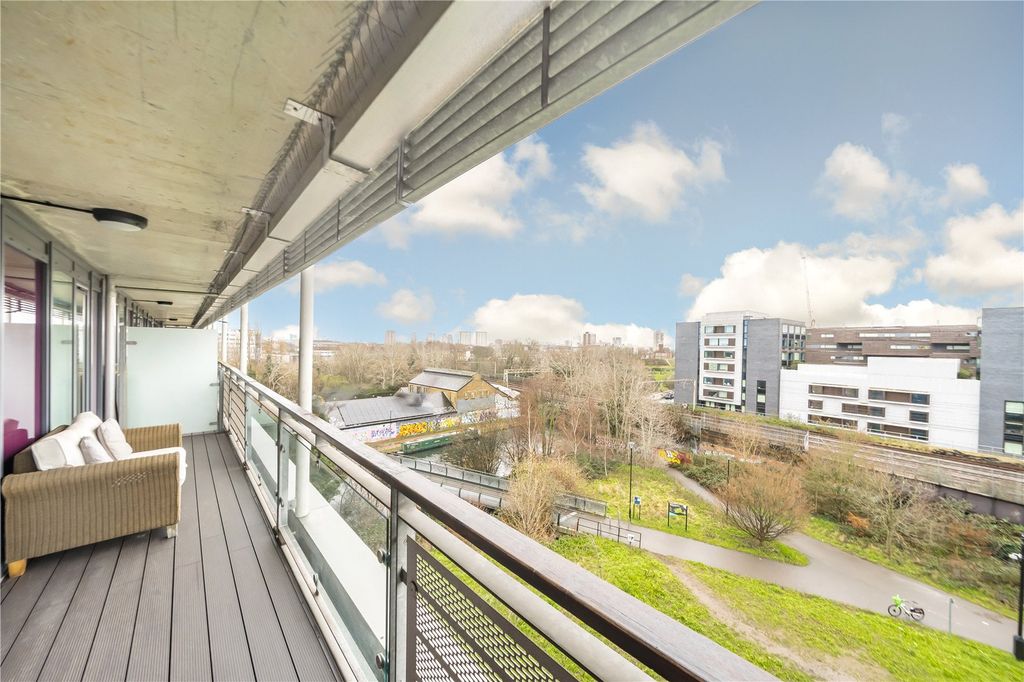 Property photo 3 of 12 Balcony