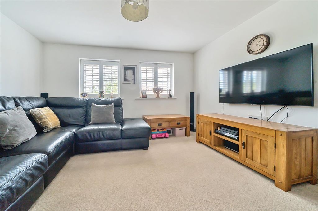 Property photo 2 of 15 Living Room