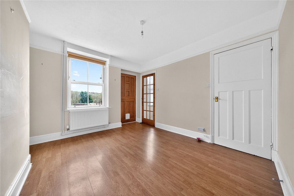 Property photo 2 of 17 Picture No. 14