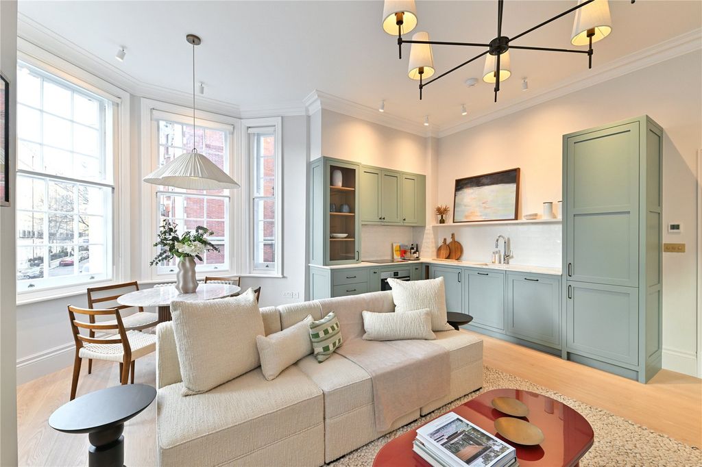 Property photo 2 of 8 Reception/ Kichen