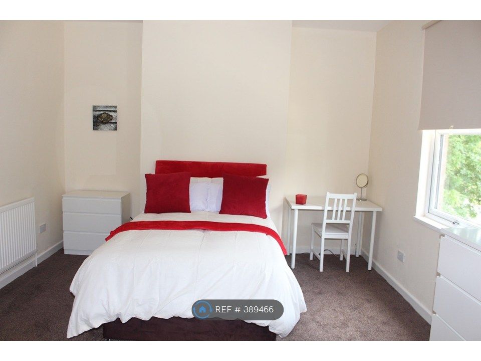 Property photo 1 of 2 Extra Large Room