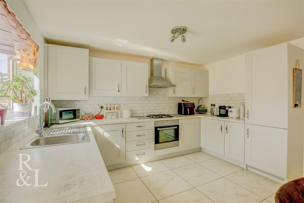 Property photo 2 of 17 B-I85Cyqb0Ymzj1Y3_F1Ka.Jpg