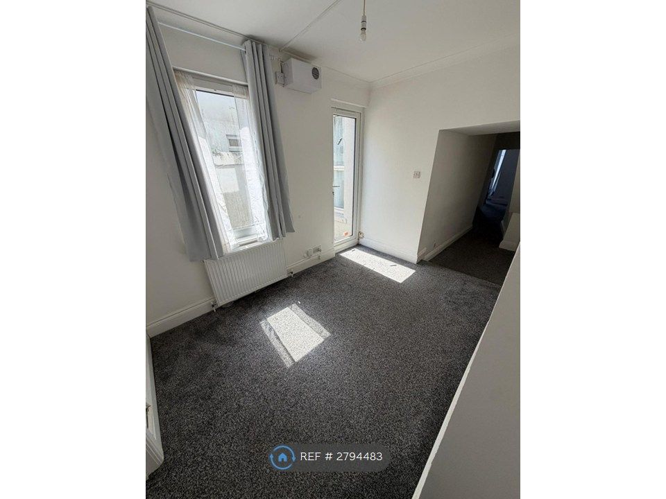 Property photo 3 of 9 Living/Dining Room
