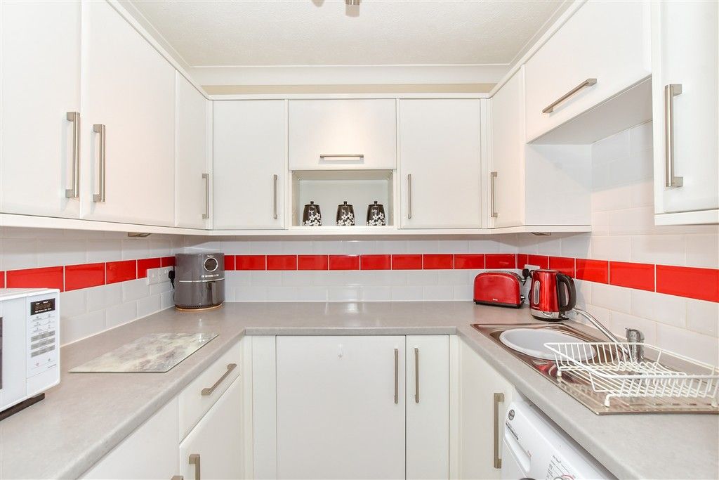 Property photo 3 of 8 Kitchen